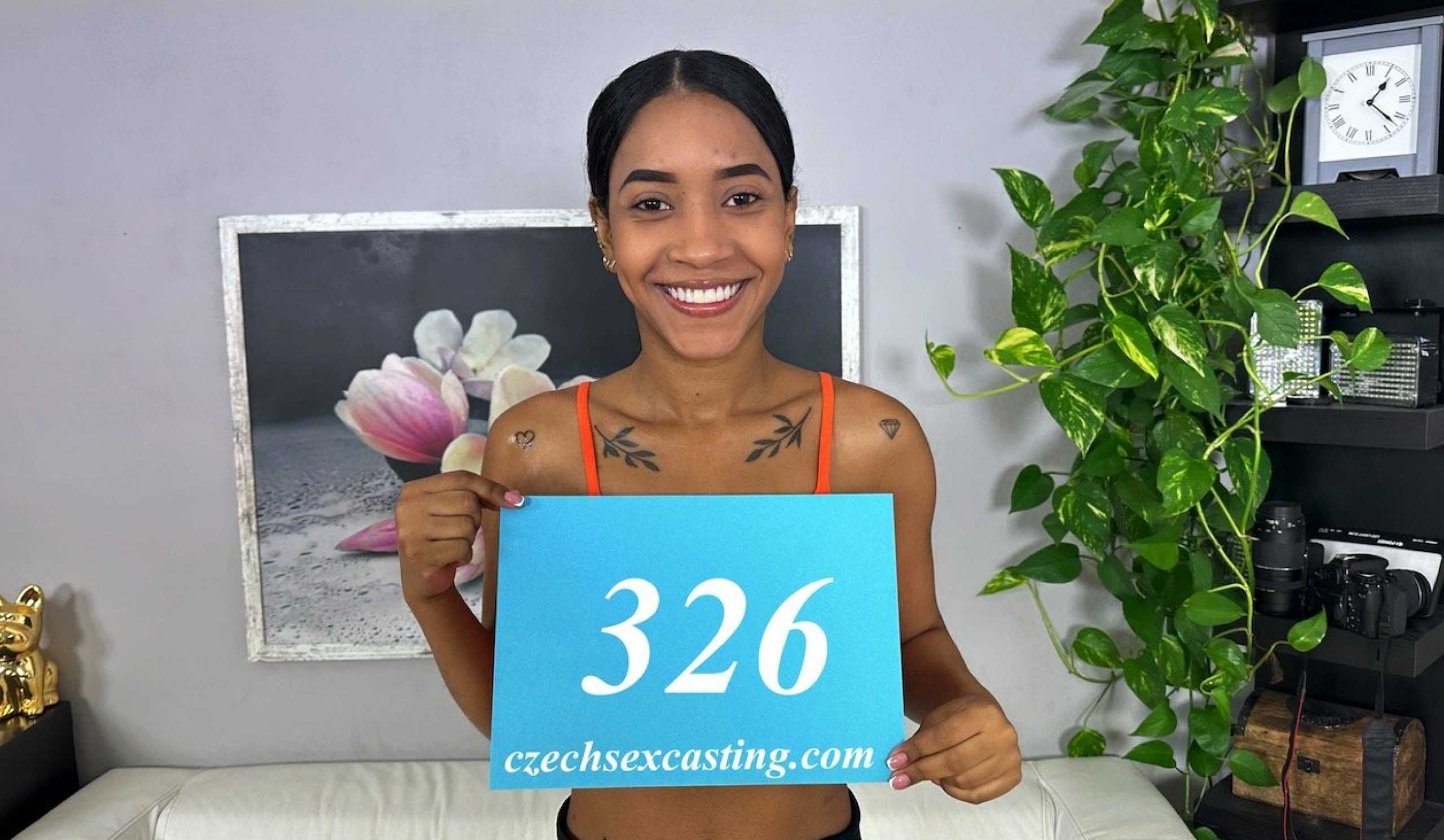 Hot babe from Colombia is ready to conquer the world of modeling |  PornCZ.com